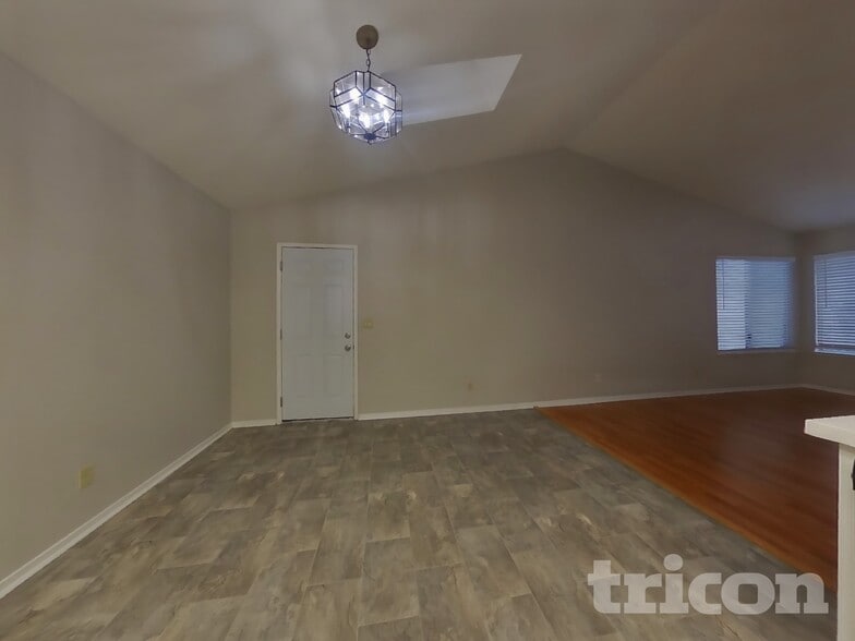 Building Photo - 7726 Robinette Rd