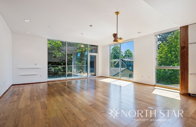 Building Photo - One of a Kind Clinton Condominium