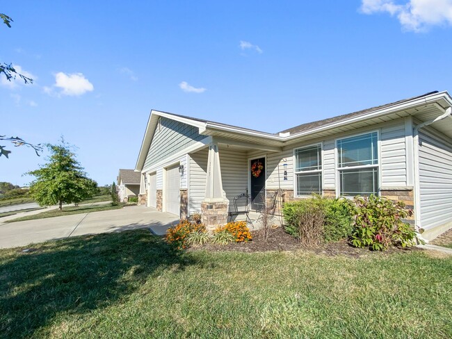 Building Photo - Charming 3-Bed, 2-Bath Ranch style duplex in the Colonial Gardens