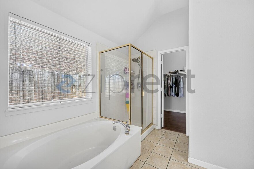 Building Photo - Unit
