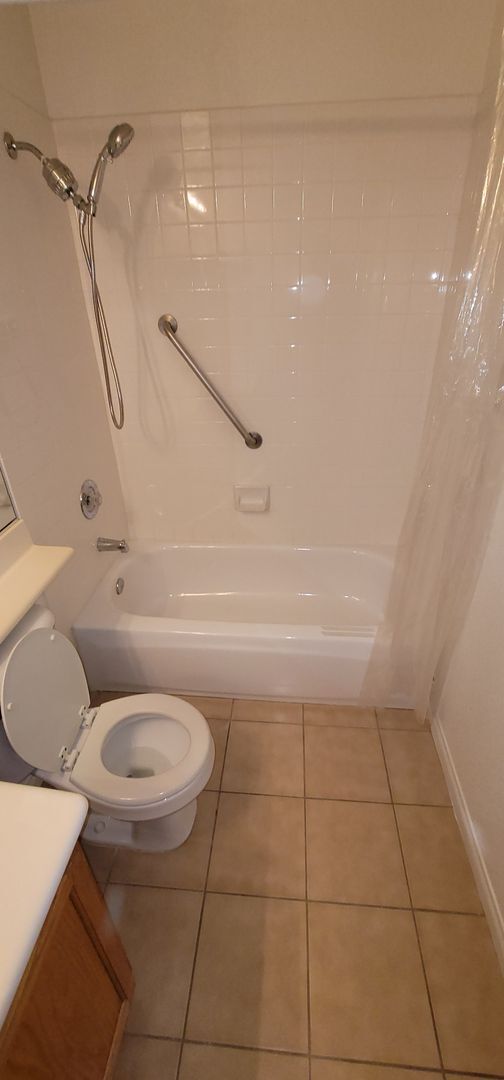 Building Photo - Beautiful Condo in Gated Community with Po...