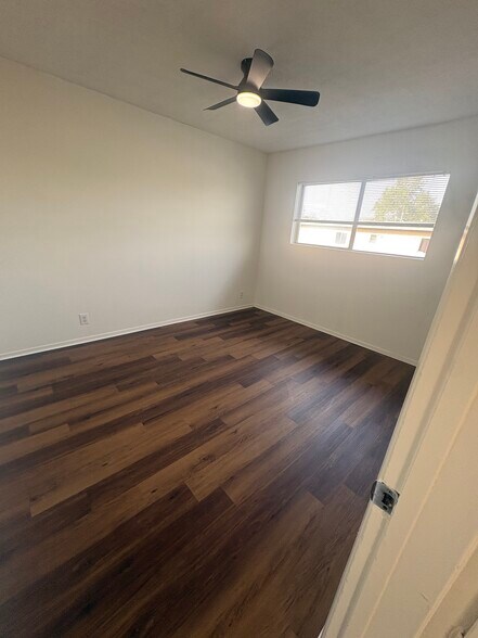 Building Photo - 533 Hyde Park Pl