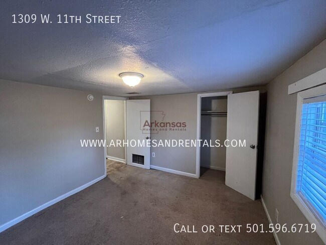 Building Photo - 1309 W 11th St