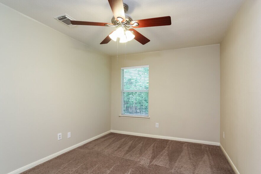 Building Photo - 20914 Lake Park Trail