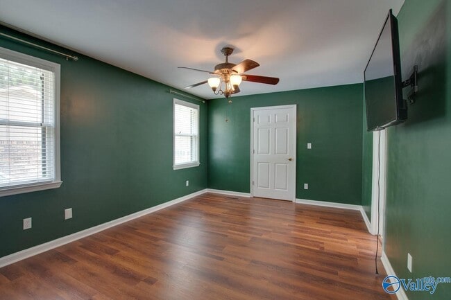 Building Photo - 697 Crestview Dr