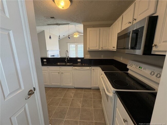 Building Photo - 3330 Harbour Pointe Pl