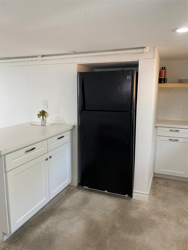 Building Photo - 2204 Terry St