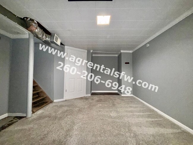Building Photo - 2 Bedroom House