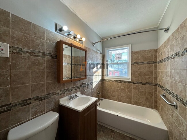 Building Photo - 6617 Parrish Ave