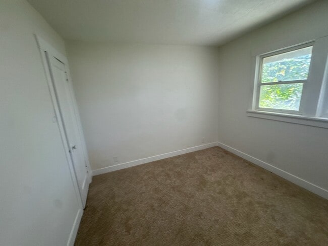 Building Photo - 1216 S 1100 E