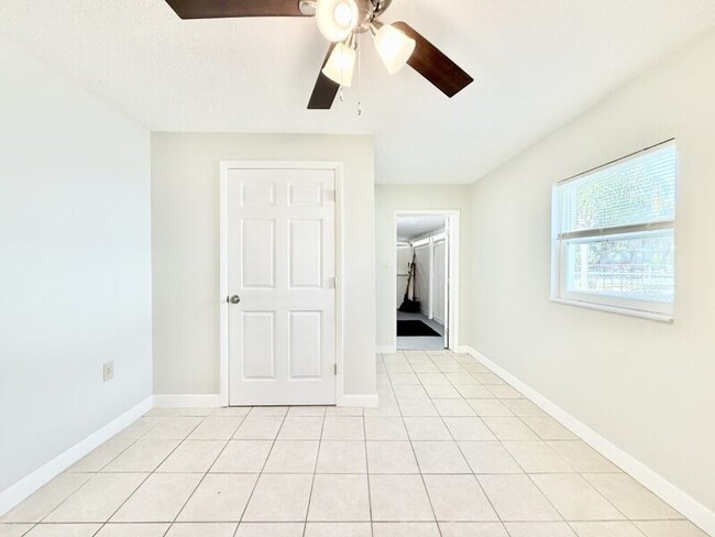 Building Photo - 1221 Jewel Ave