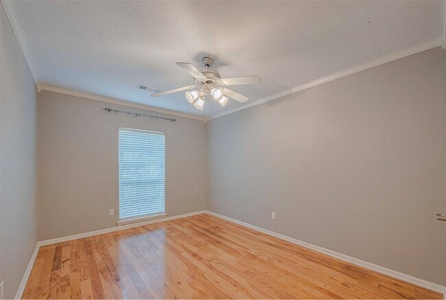 Building Photo - 927 Carlingford Ln
