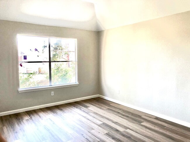 Building Photo - 5711 Silver Bay Ct