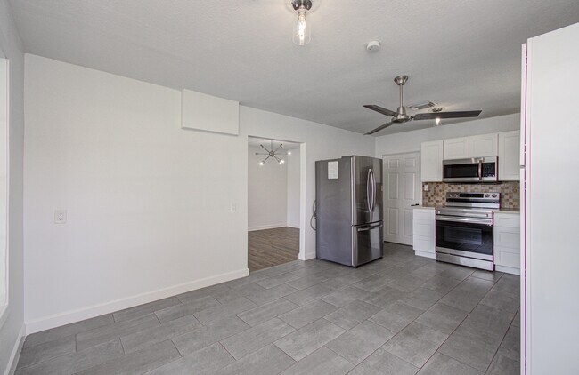 Building Photo - 709 S McCarty Ave