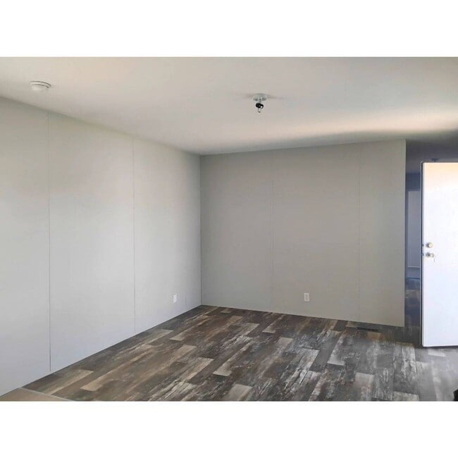Building Photo - 1520 Nancys Dr