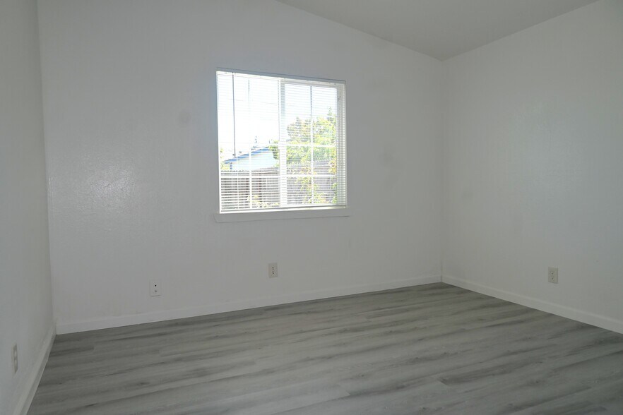 Building Photo - 5210 38th Ave