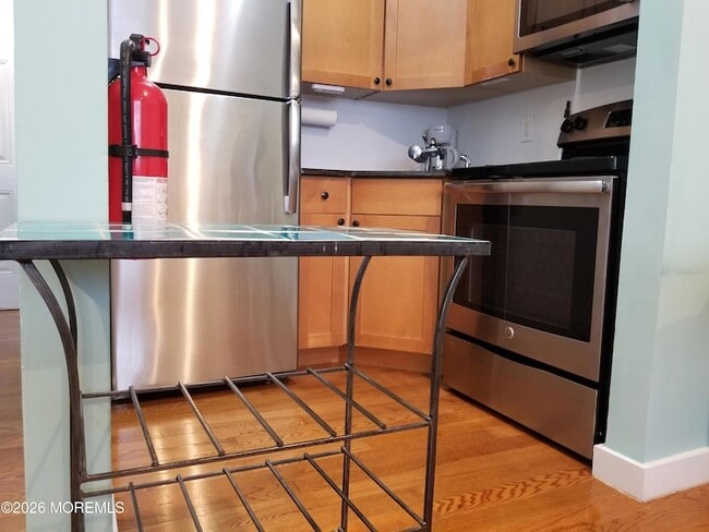 Building Photo - 302 Fifth Avenue Unit 2