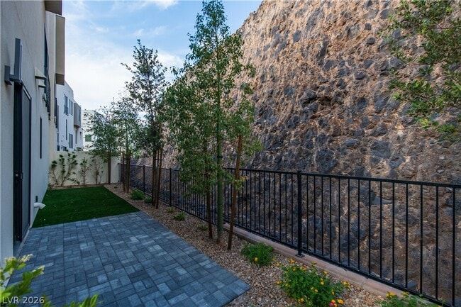 Building Photo - 446 Tranquil Peak Ct