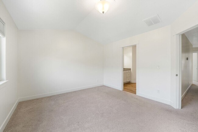 Building Photo - 672 N 260 W