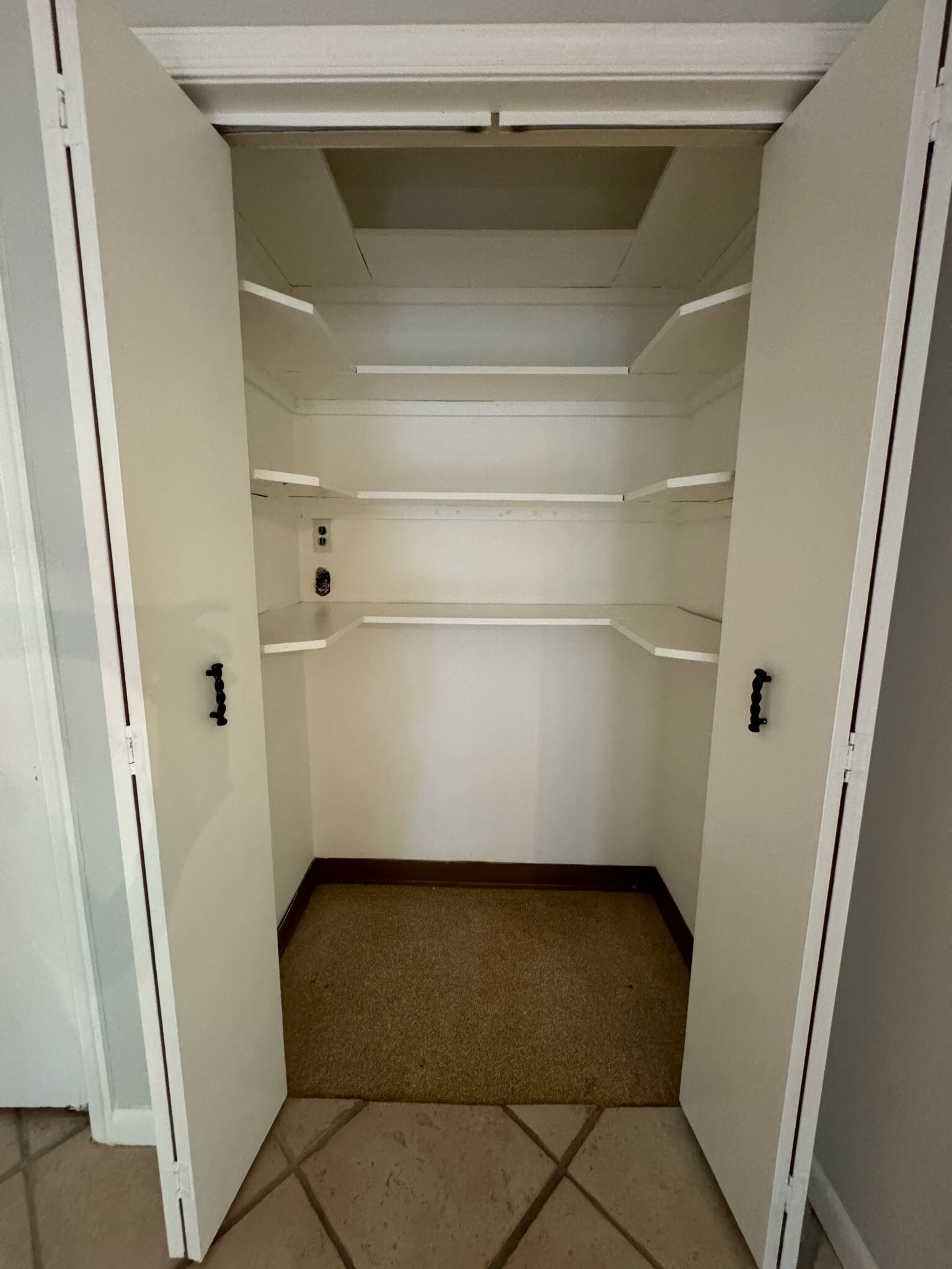 Building Photo - 537 Winterburn Grv