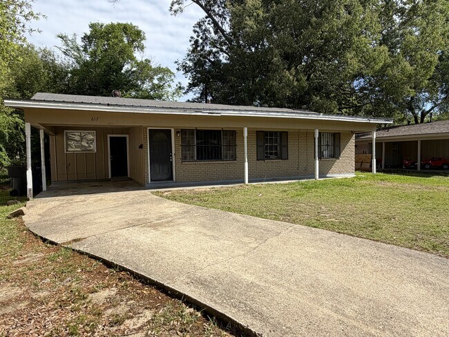 Building Photo - 617 Damaka Dr