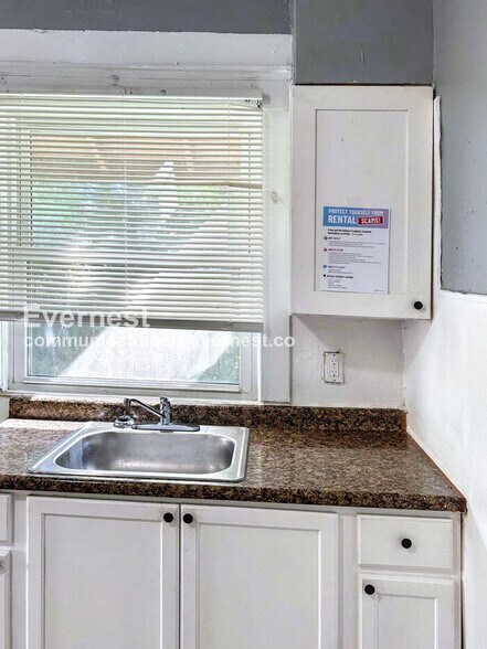 Building Photo - 2213 E 82nd St