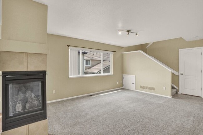 Building Photo - Low-Maintenance Northgate Home with Loft, Fireplace, and Mountain Views