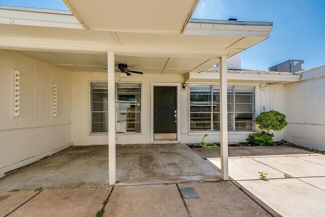 Building Photo - PAY NO SECURITY DEPOSIT! Beautiful Spaciou...
