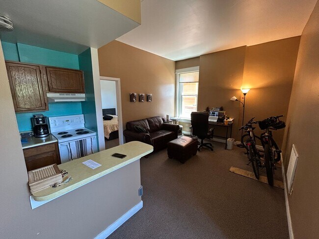 Building Photo - Adorable 1 bdrm/1ba Apartment Located in Richmond's Fan District!
