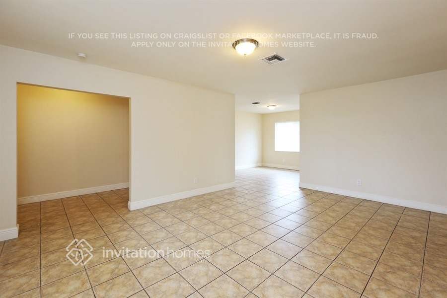 Building Photo - 4904 SW 90th Ave