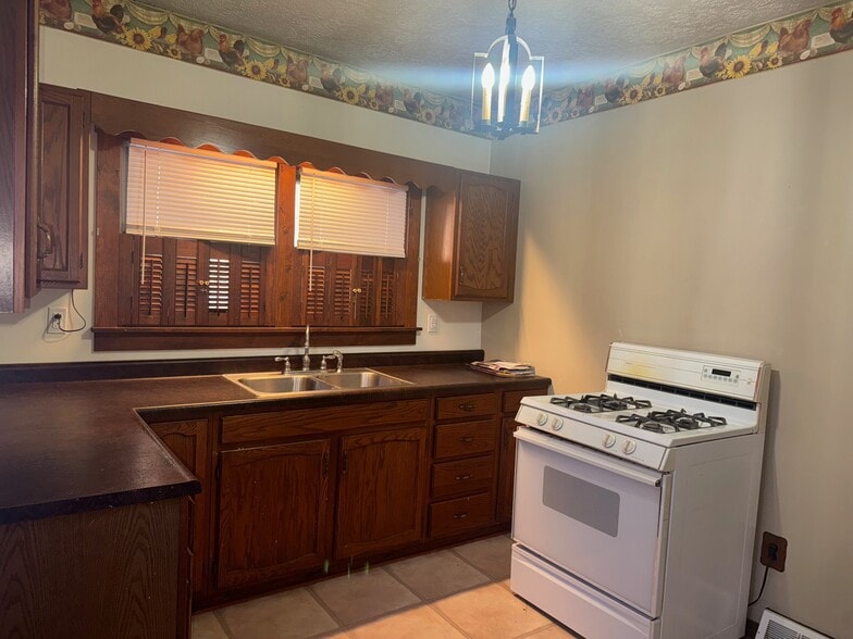 Building Photo - 1951 Route 481