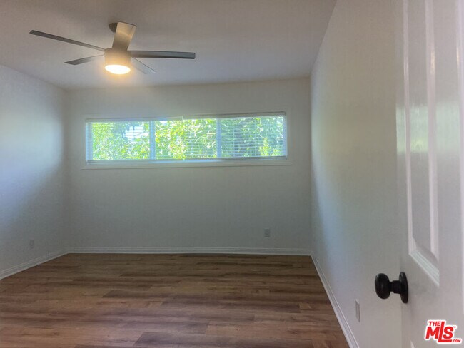 Building Photo - 5263 Riverton Ave