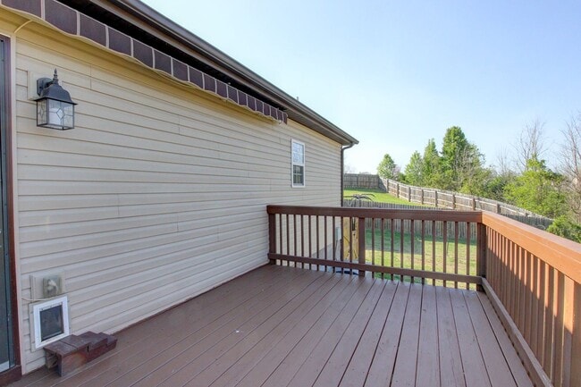 Building Photo - Sweet 3 bed 2 bath.  Cat friendly.