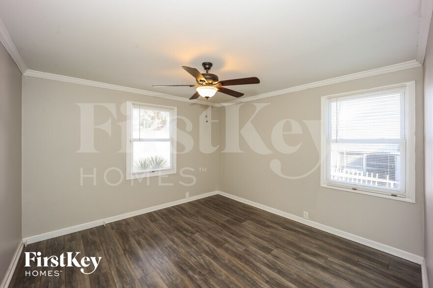 Building Photo - 942 Astor Ave SW