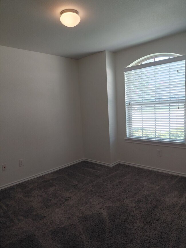 Building Photo - 4/2/3 located within 3 miles of Weatherford High School