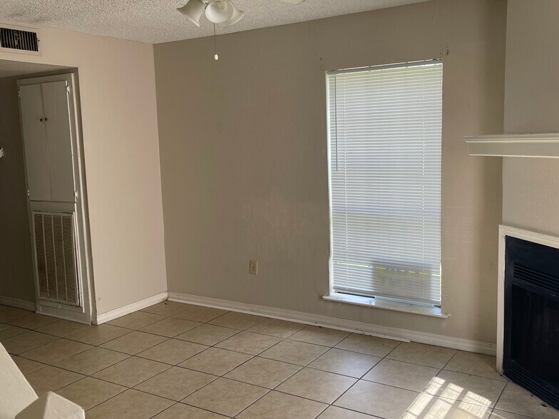 Building Photo - 3432 Yorkfield Dr