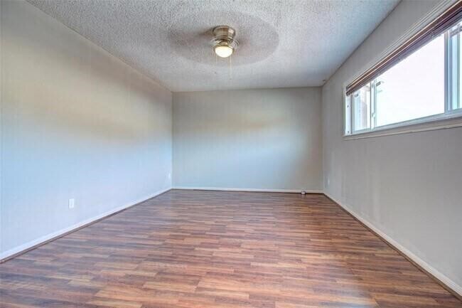 Building Photo - 10432 Hammerly Blvd