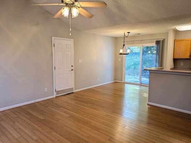 Building Photo - Move in Ready Ranch in Tall Oaks