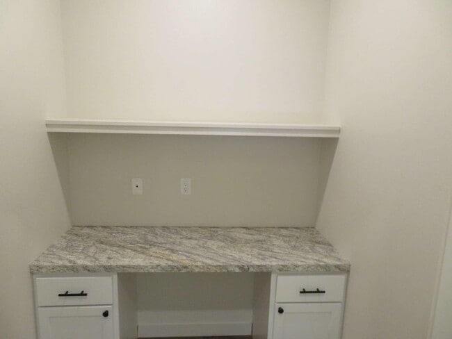 Building Photo - 2115 9th St