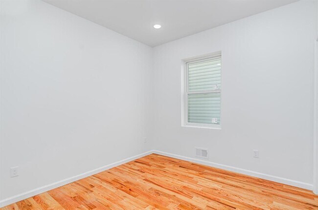 Building Photo - 85 Myrtle Ave