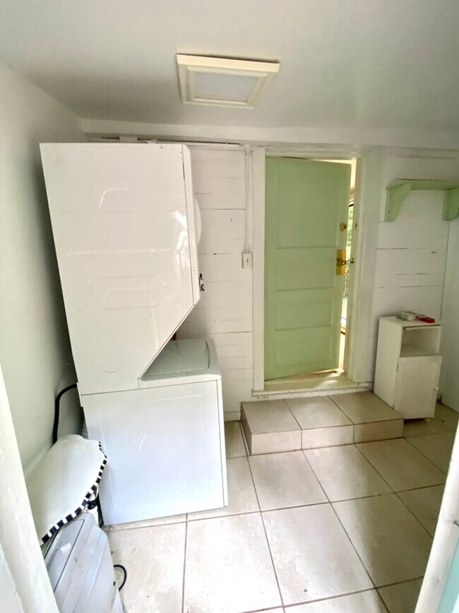 Front entrance, laundry unit, Apartment front door - 95 Lanier St