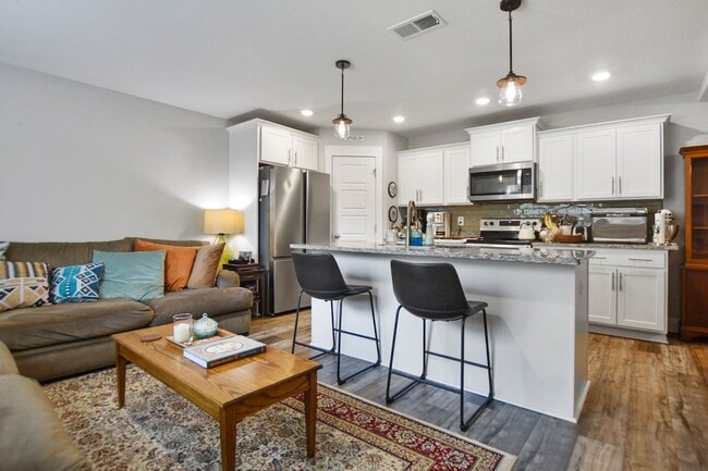 Building Photo - Pet Friendly Four Bedroom!