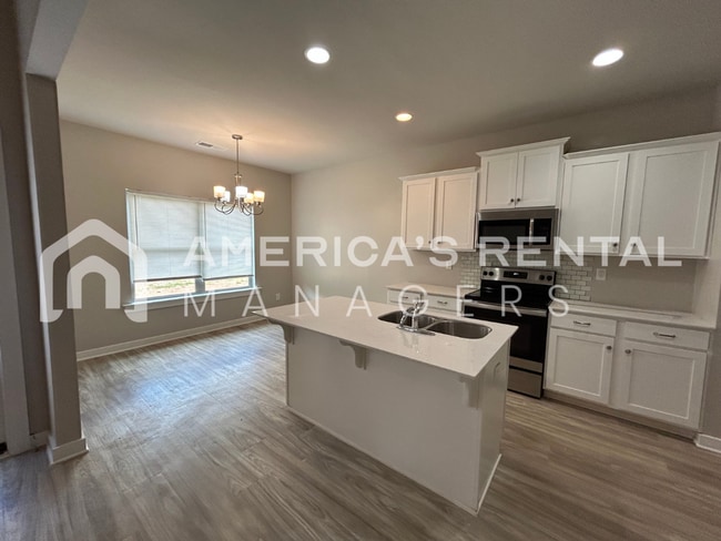 Building Photo - 7984 St.James Dr