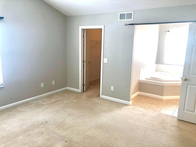 Building Photo - 2916 Abbey Knoll Dr