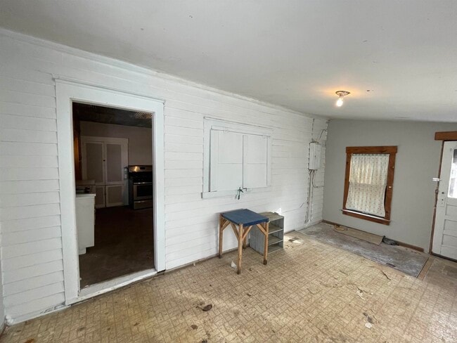Building Photo - 521 W Wylie St