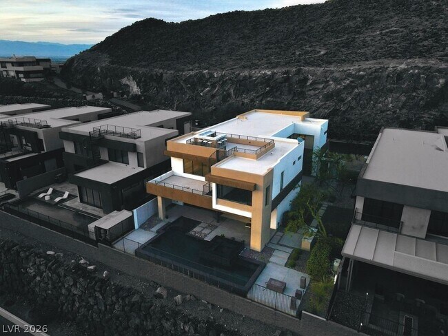 Building Photo - 917 Vegas View Dr