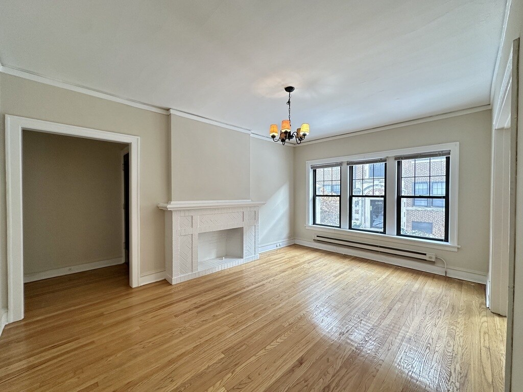 Building Photo - 1324 Oak Ave