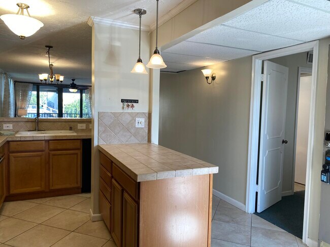Building Photo - 4 Royal Palm Way