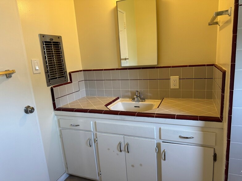 Building Photo - 5941 Camellia Ave