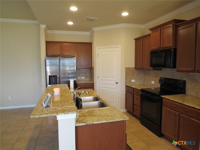 Building Photo - 5623 Blackstone Dr